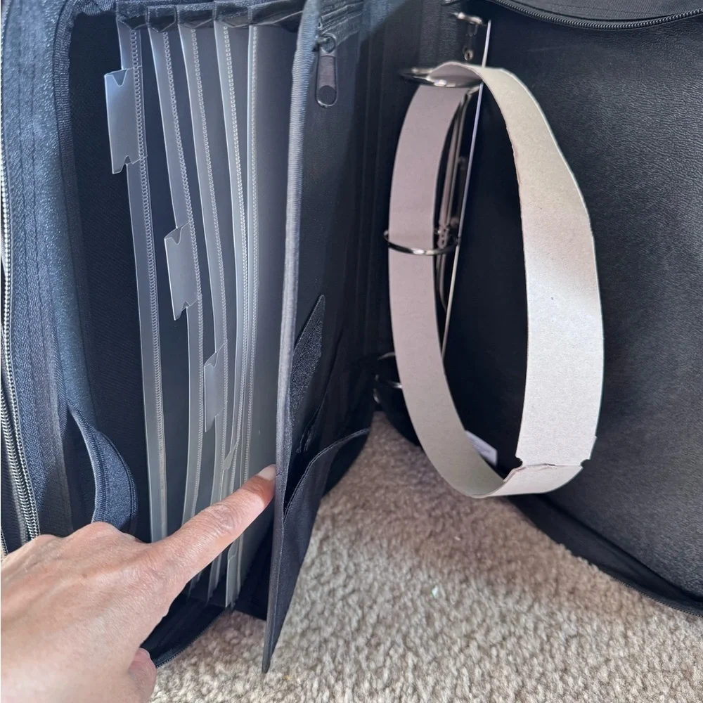 Five Star Zipper Binder, 2 Inch 3-Ring Binder 2 Black & Gray Stripes